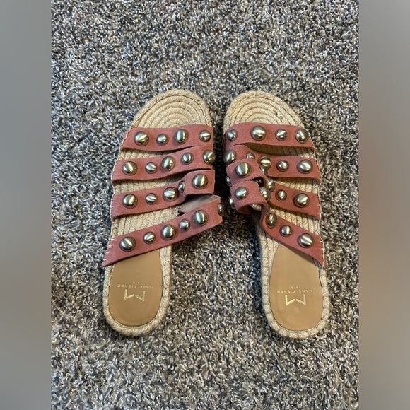 5/$25 Marc Fisher fashion sandal with large silver studs size 7.5 - Picture 3 of 6
